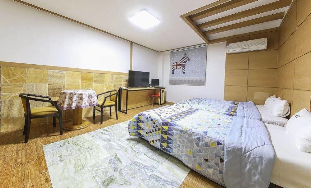 Theme Motel Mokpo Exterior foto